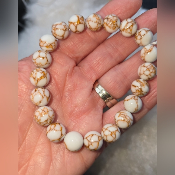 10mm Gold And White Howlite Bracet - Picture 7 of 12